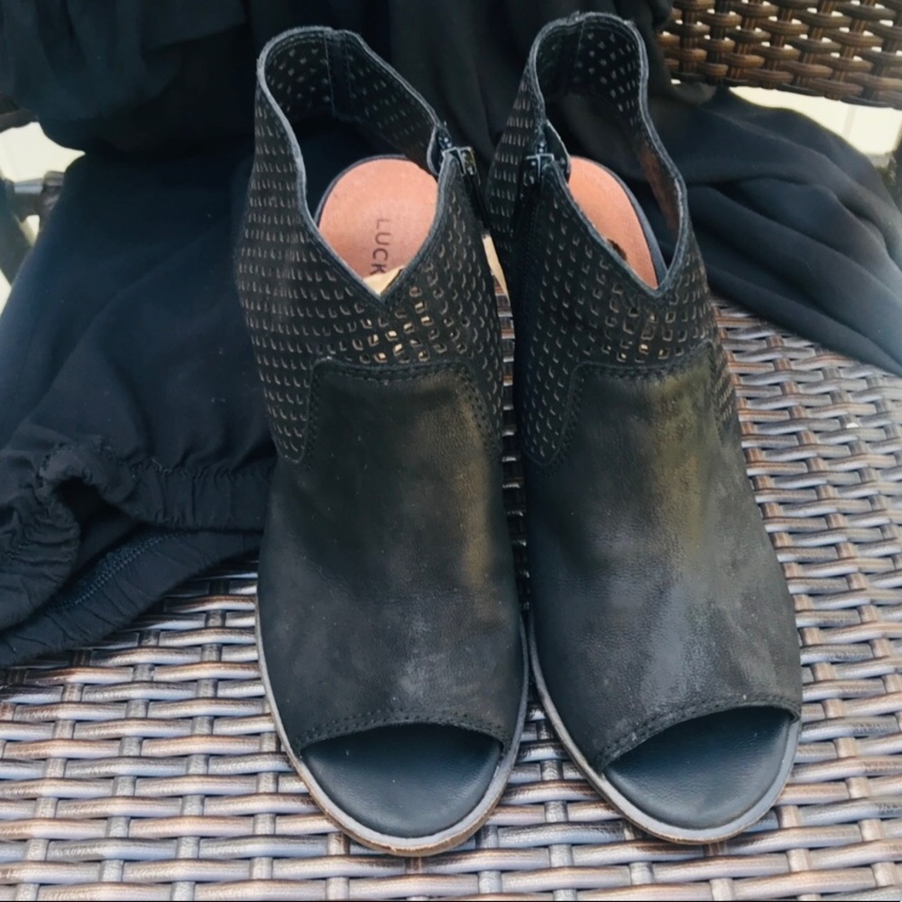 Lucky Brand LK-Lizara Black Heels Block Zip